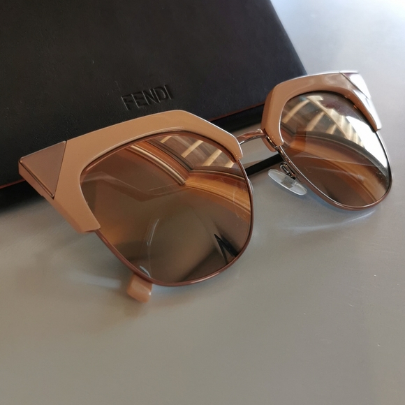 Fendi Sunglasses - Picture 5 of 7